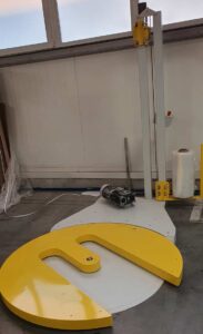 Owijarka do palet WS 0012 z talerzem z wycięciem pod wjazd wózka paletowego